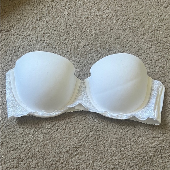 Elegant White Strapless Bra - Picture 1 of 3